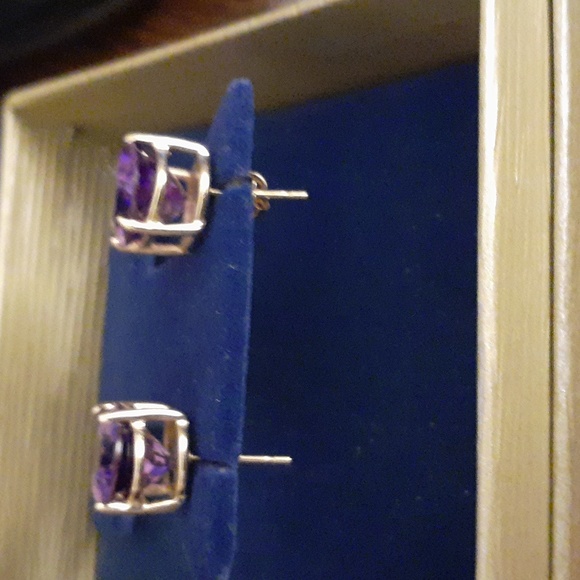 AMETHYST OVAL LARGE STONE STUDS 14K - Picture 6 of 8